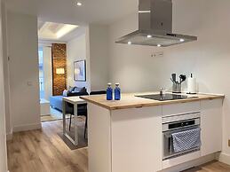 w Majestic 2BR at Palacio Real