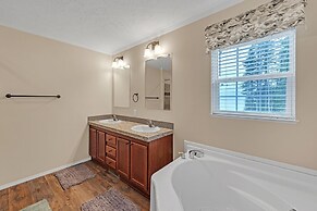Lakeside Retreat W/ Beach Access & Kayaks 3 Bedroom Home