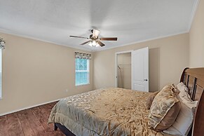 Lakeside Retreat W/ Beach Access & Kayaks 3 Bedroom Home