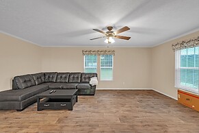 Lakeside Retreat W/ Beach Access & Kayaks 3 Bedroom Home