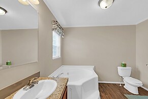 Lakeside Retreat W/ Beach Access & Kayaks 3 Bedroom Home