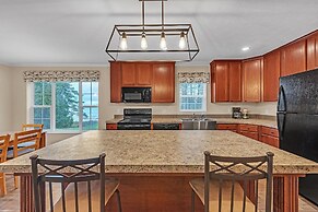 Lakeside Retreat W/ Beach Access & Kayaks 3 Bedroom Home