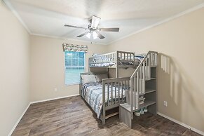 Lakeside Retreat W/ Beach Access & Kayaks 3 Bedroom Home