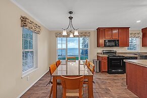 Lakeside Retreat W/ Beach Access & Kayaks 3 Bedroom Home