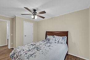 Lakeside Retreat W/ Beach Access & Kayaks 3 Bedroom Home