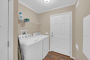 Lakeside Retreat W/ Beach Access & Kayaks 3 Bedroom Home