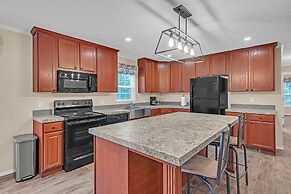 Lakeside Retreat W/ Beach Access & Kayaks 3 Bedroom Home