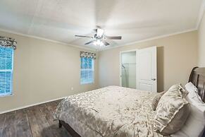 Lakeside Retreat W/ Beach Access & Kayaks 3 Bedroom Home