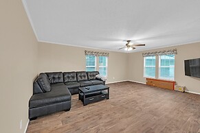 Lakeside Retreat W/ Beach Access & Kayaks 3 Bedroom Home