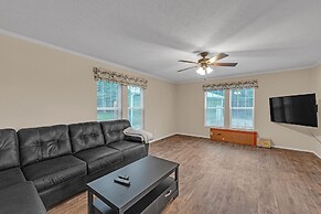 Lakeside Retreat W/ Beach Access & Kayaks 3 Bedroom Home