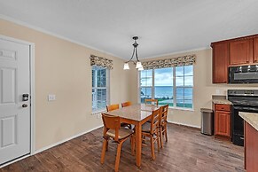 Lakeside Retreat W/ Beach Access & Kayaks 3 Bedroom Home