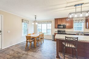 Lakeside Retreat W/ Beach Access & Kayaks 3 Bedroom Home