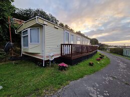 2 Bed Caravan With Aberystwyth Town Viev