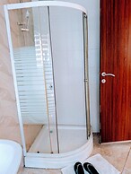 Nuitdeparis quest house and restaurant