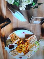 Nuitdeparis quest house and restaurant