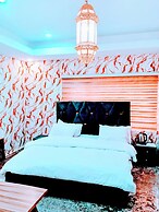 Nuitdeparis quest house and restaurant