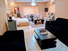 Nuitdeparis quest house and restaurant