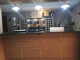 Nuitdeparis quest house and restaurant