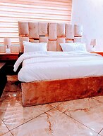 Nuitdeparis quest house and restaurant