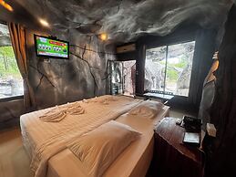 19 Degrees Resort