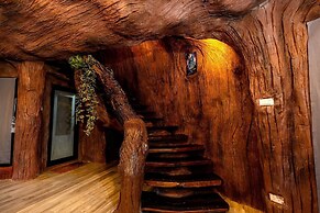 19 Degrees Resort