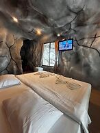 19 Degrees Resort