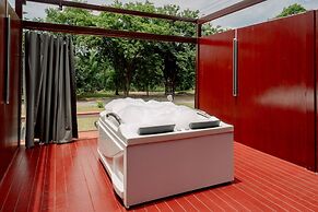 19 Degrees Resort