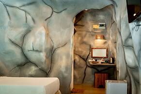 19 Degrees Resort