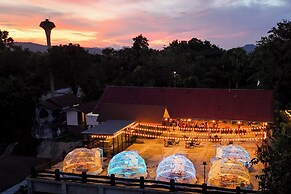 19 Degrees Resort