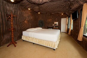 19 Degrees Resort
