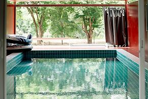 19 Degrees Resort