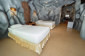 19 Degrees Resort
