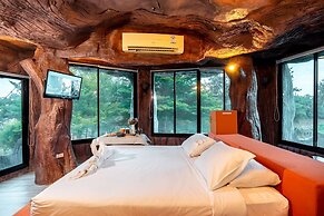 19 Degrees Resort