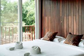 19 Degrees Resort