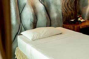 19 Degrees Resort