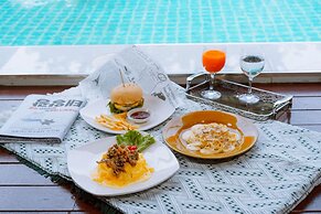 19 Degrees Resort