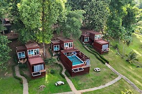 19 Degrees Resort