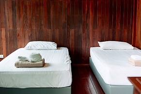 19 Degrees Resort