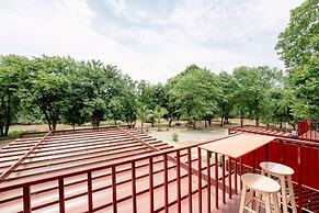 19 Degrees Resort