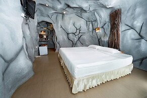 19 Degrees Resort