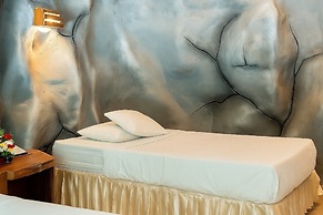 19 Degrees Resort