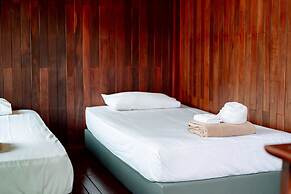 19 Degrees Resort