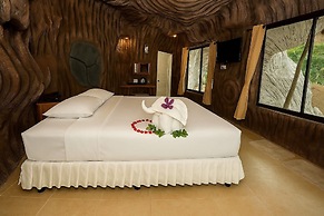 19 Degrees Resort