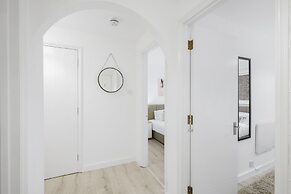 Charming 2 Bed 1Bath Apt -Transom Square