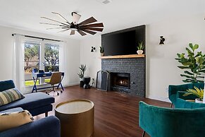 Hillside 3BR KingClose to DT Domain Q2