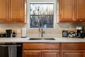 Hillside 3BR KingClose to DT Domain Q2