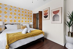 Hillside 3BR KingClose to DT Domain Q2