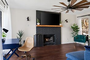 Hillside 3BR KingClose to DT Domain Q2