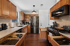 Hillside 3BR KingClose to DT Domain Q2