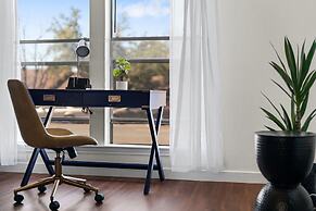 Hillside 3BR KingClose to DT Domain Q2